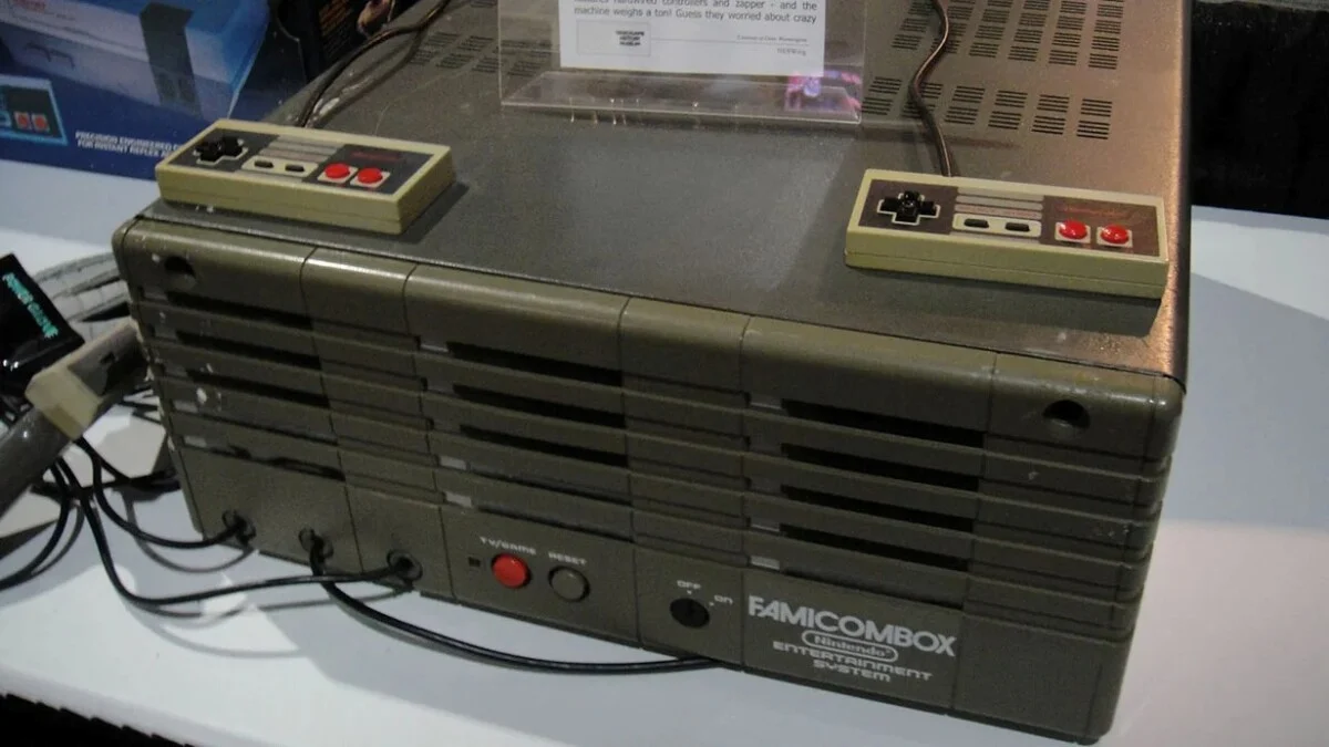 FamicomBox raro da Nintendo é encontrado em rede de Love Hotels no Japão
