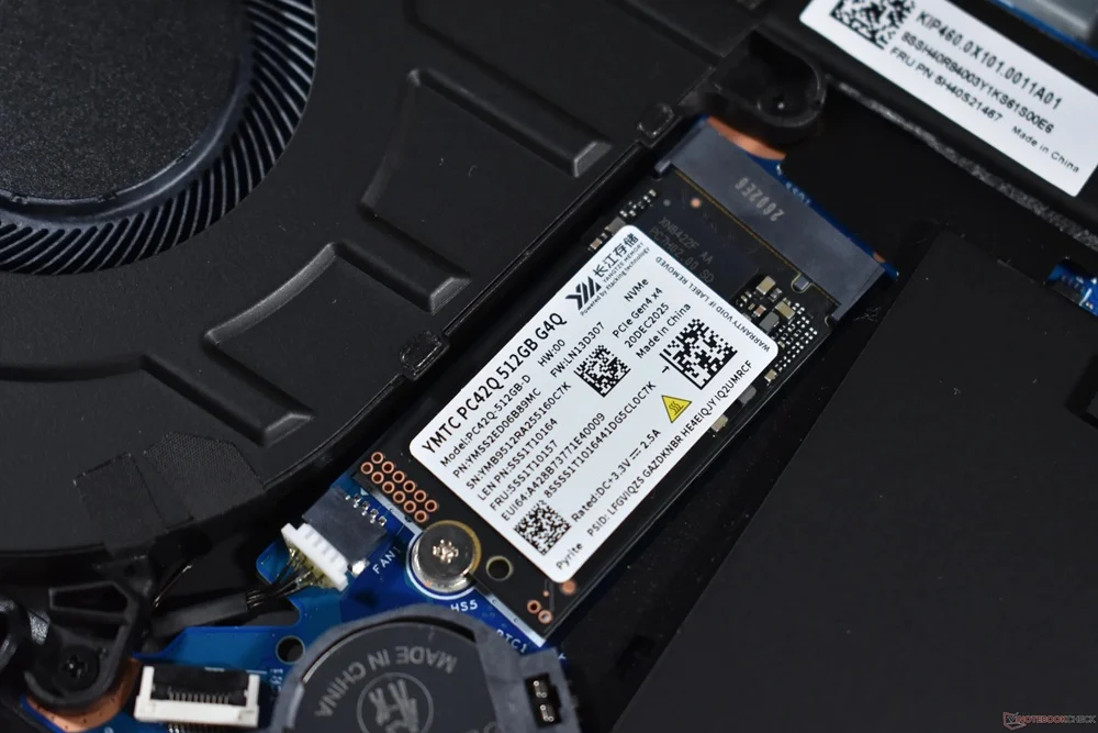 SSD YMTC instalado em notebook Lenovo