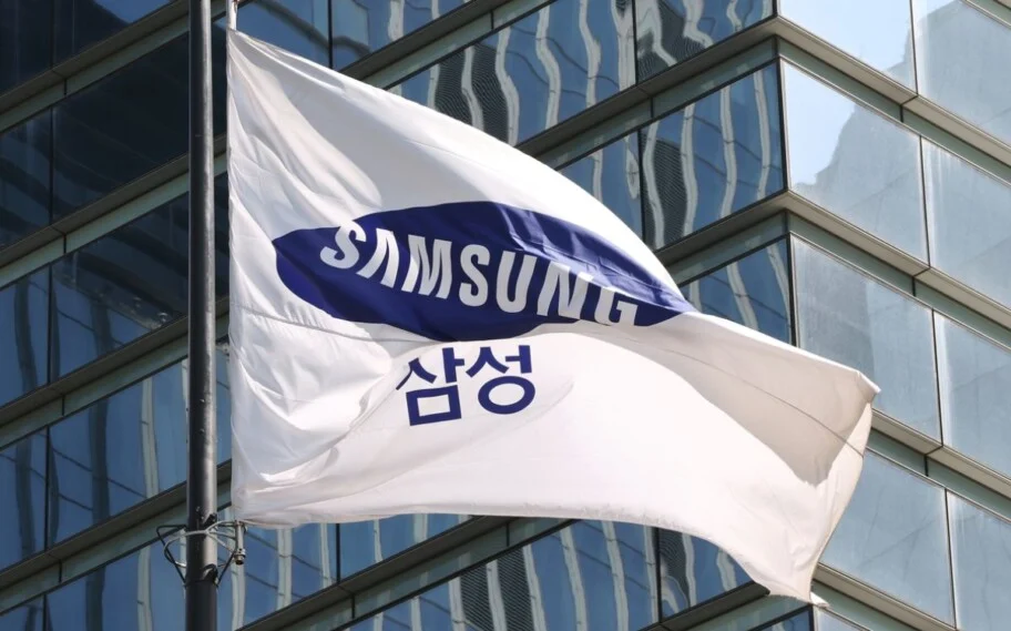 Bandeira com logo da Samsung